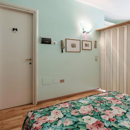 Azzurra Suite - Monolocale Con Piscina E Wifi ซีร์มิโอเน ภายนอก รูปภาพ