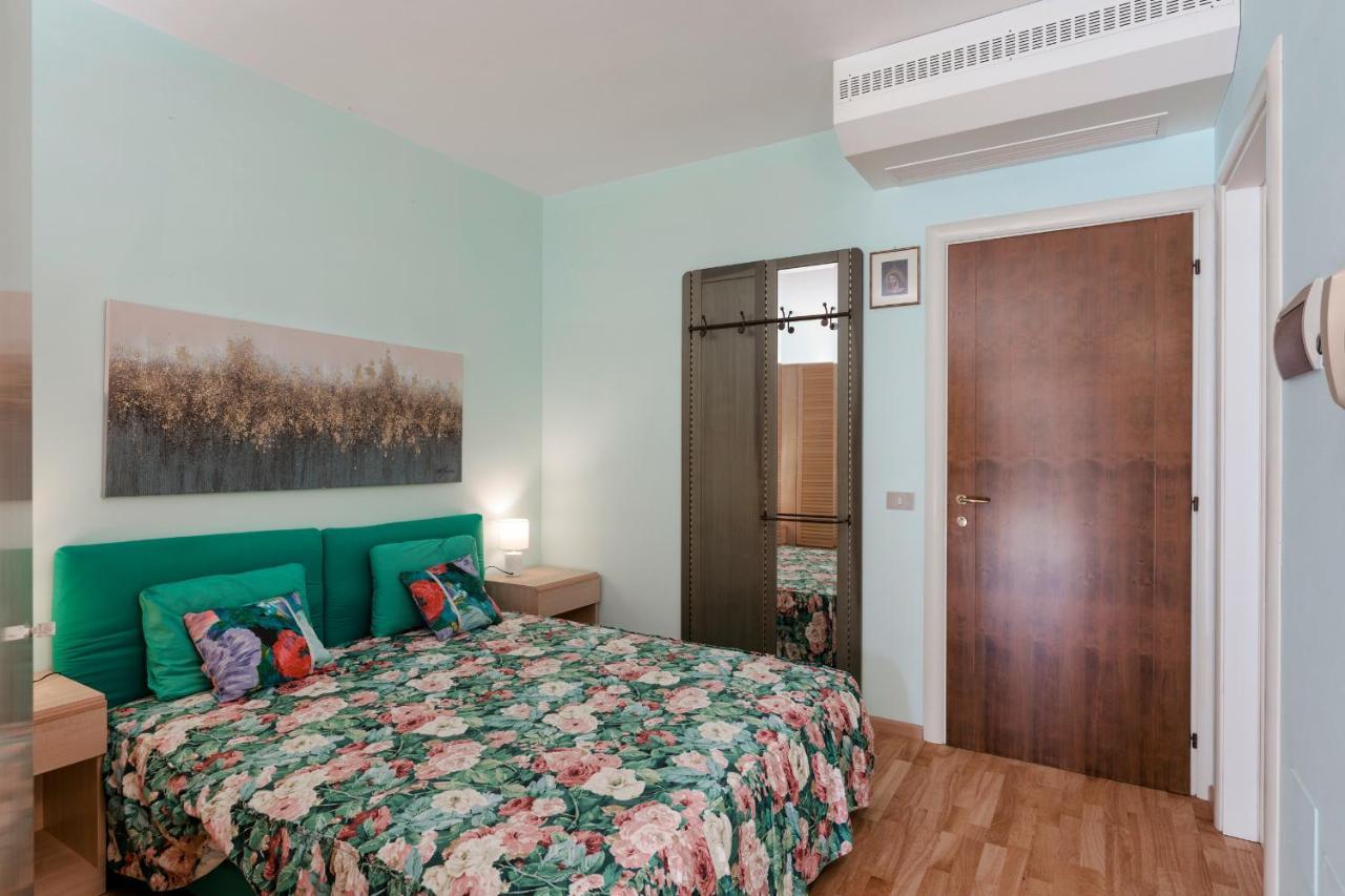 Azzurra Suite - Monolocale Con Piscina E Wifi ซีร์มิโอเน ภายนอก รูปภาพ