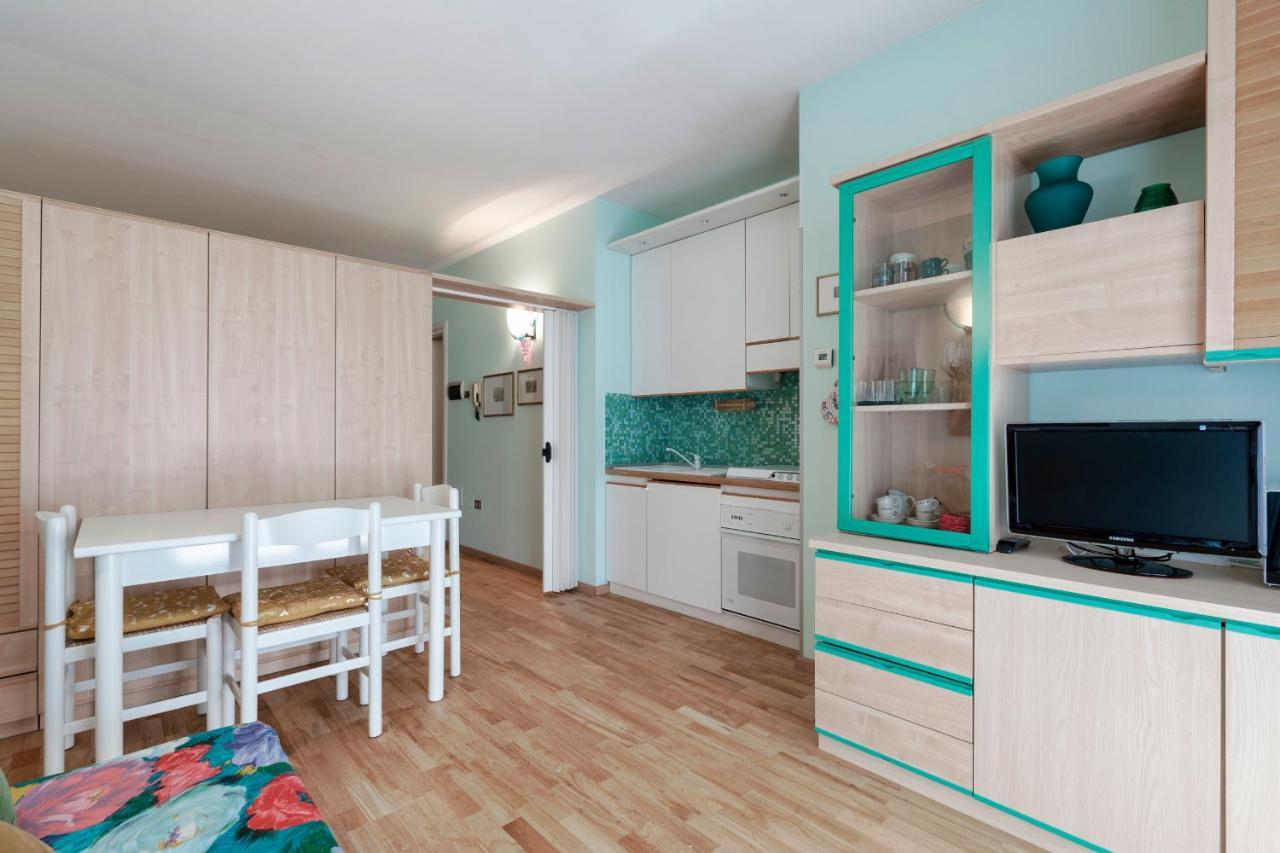 Azzurra Suite - Monolocale Con Piscina E Wifi ซีร์มิโอเน ภายนอก รูปภาพ