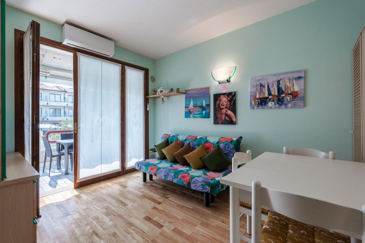 Azzurra Suite - Monolocale Con Piscina E Wifi ซีร์มิโอเน ภายนอก รูปภาพ