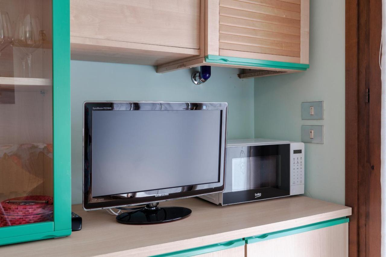 Azzurra Suite - Monolocale Con Piscina E Wifi ซีร์มิโอเน ภายนอก รูปภาพ