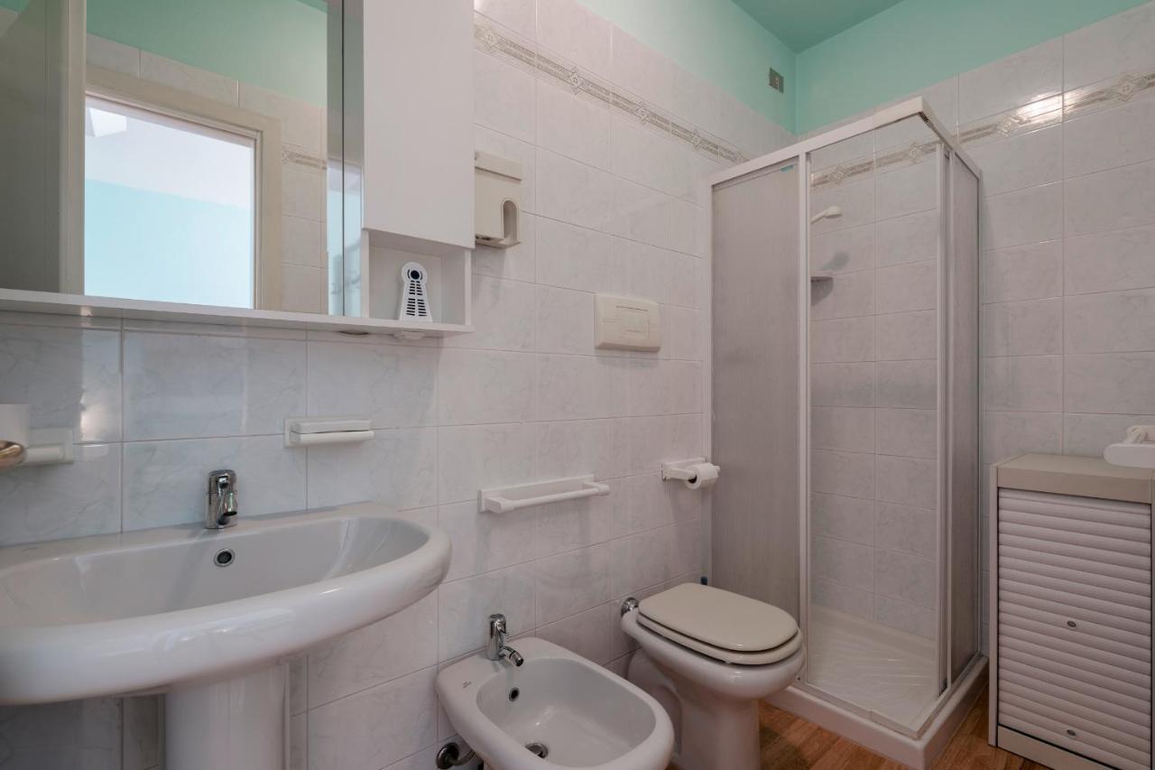 Azzurra Suite - Monolocale Con Piscina E Wifi ซีร์มิโอเน ภายนอก รูปภาพ