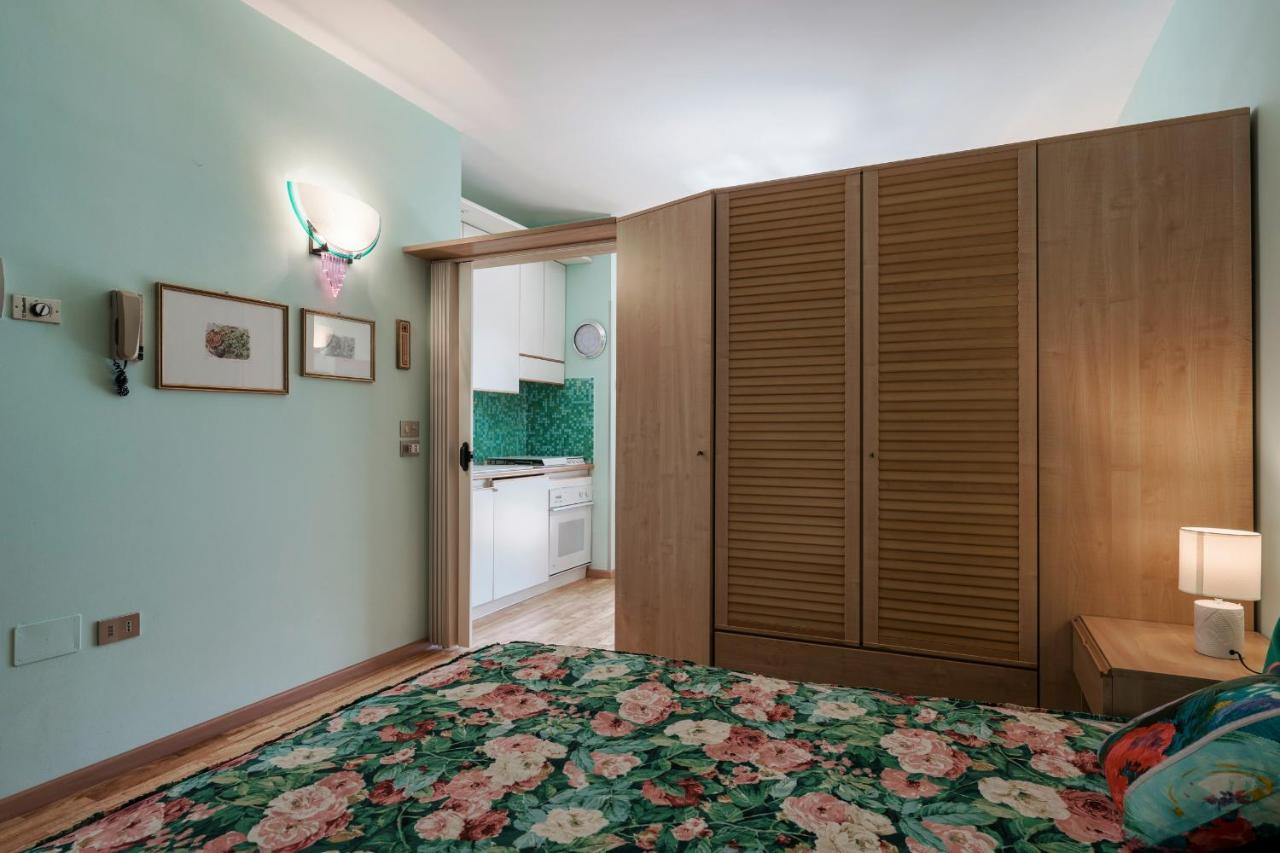 Azzurra Suite - Monolocale Con Piscina E Wifi ซีร์มิโอเน ภายนอก รูปภาพ