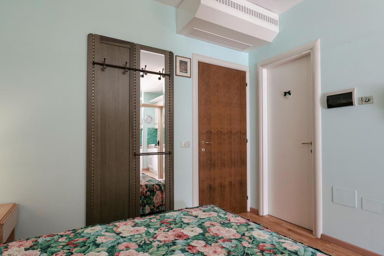 Azzurra Suite - Monolocale Con Piscina E Wifi ซีร์มิโอเน ภายนอก รูปภาพ